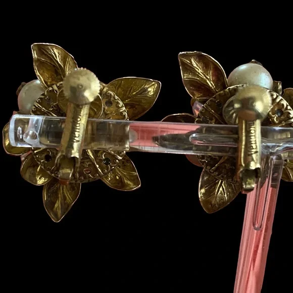 Vintage Signed Vendome Faux Pearl and AB crystals cluster flower earring. - Picture 10 of 11